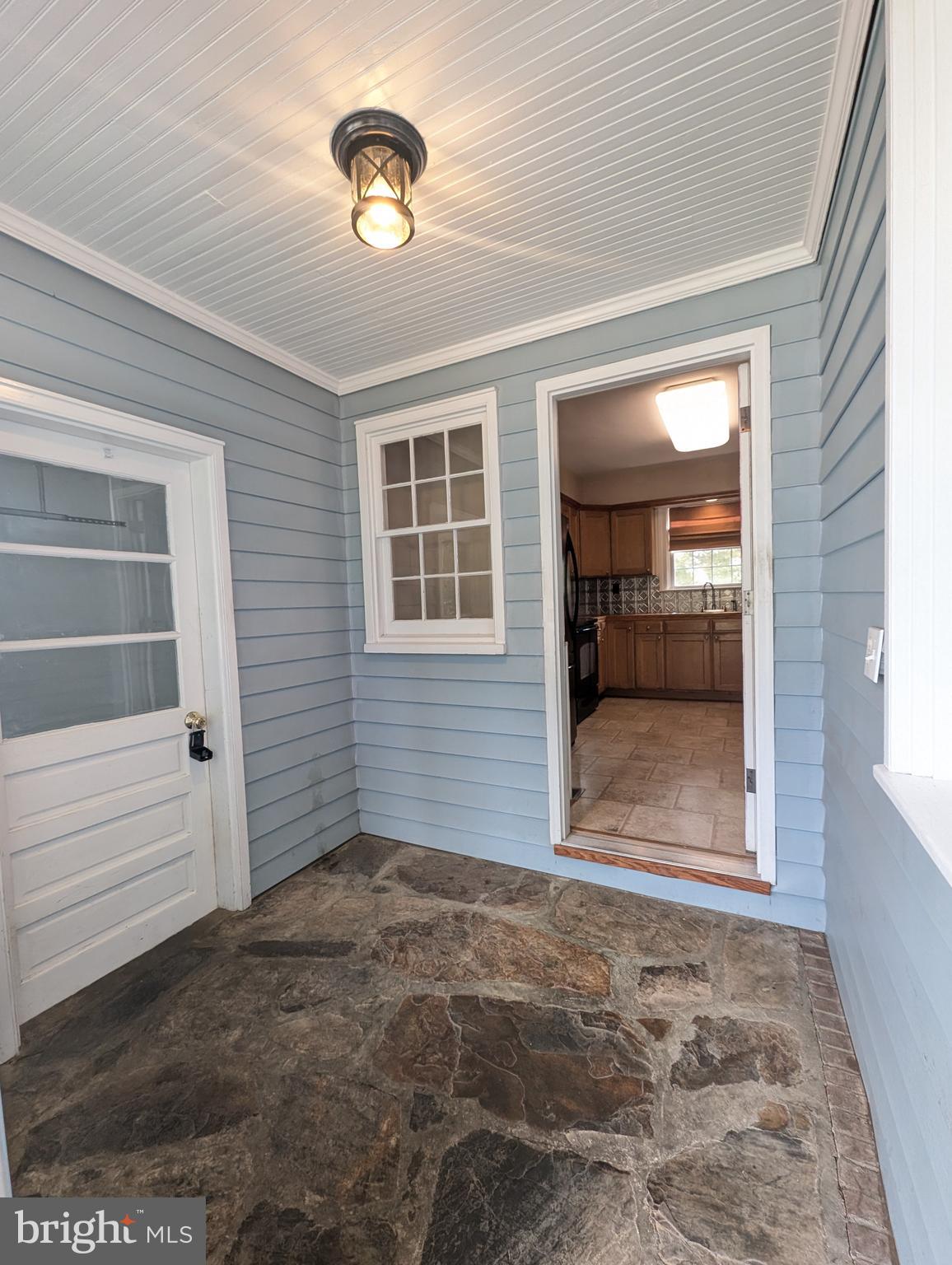 55 Iron Springs Road Fairfield, PA 17320 - Photo 7 of 44 Enclosed entryway