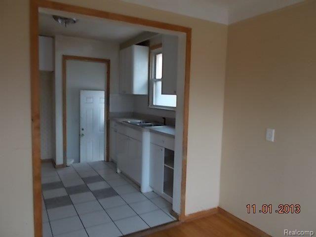 6884 Rutherford Street Detroit, MI 48228 - Photo 8 of 14 DSCN0115.JPG