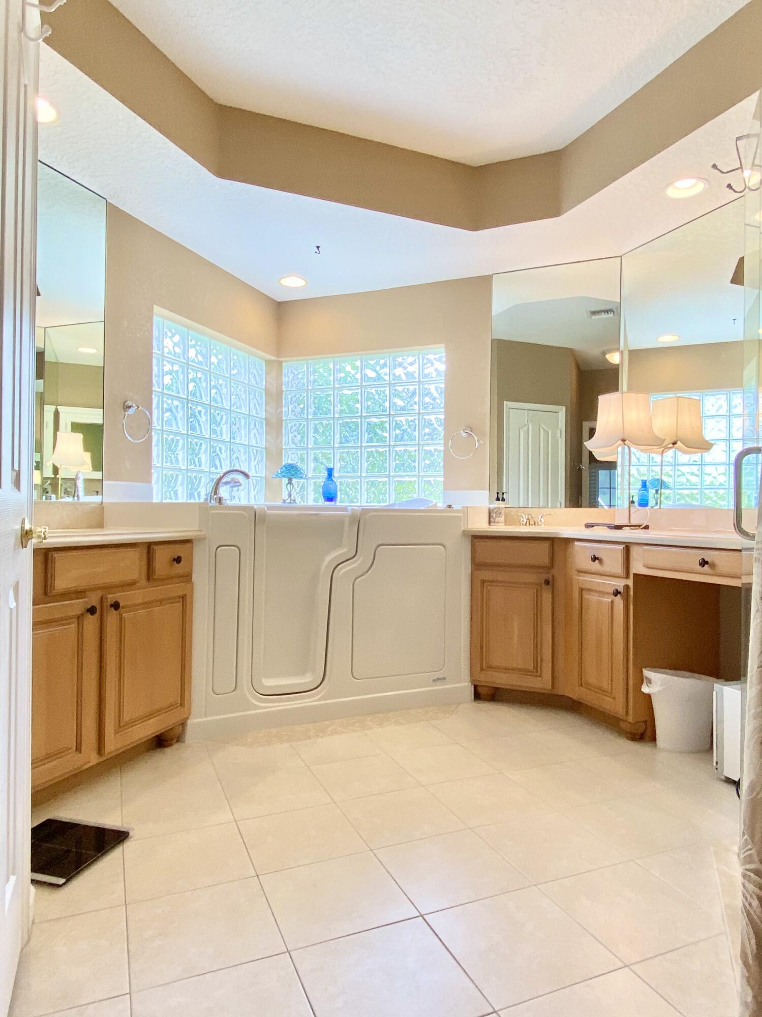 19165 Tamara Lane Jupiter, FL 33458 - Photo 34 of 53 Bath 1