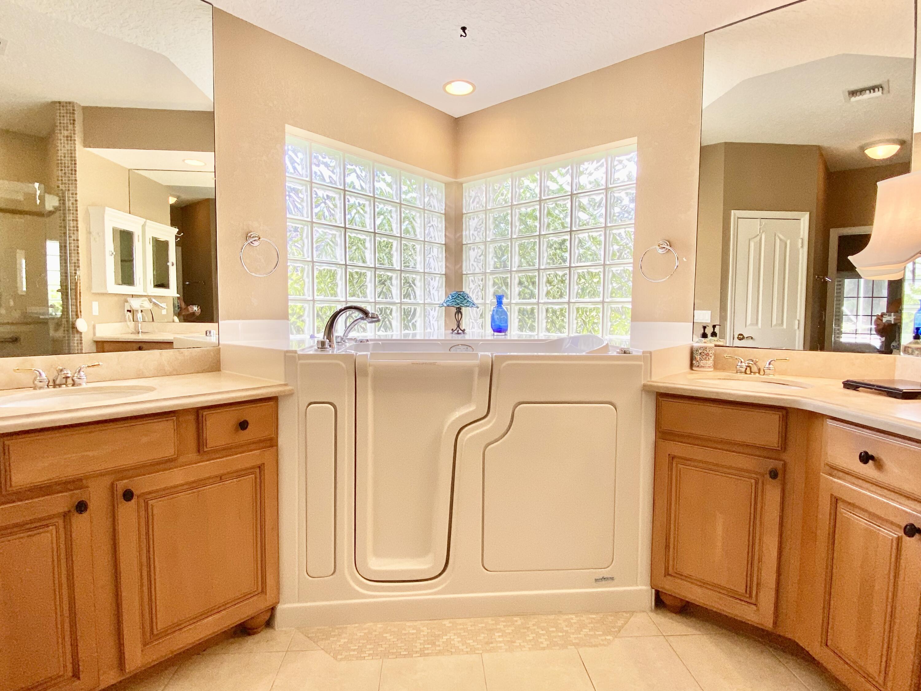 19165 Tamara Lane Jupiter, FL 33458 - Photo 37 of 53 Bath 1