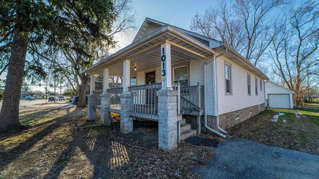 $2,200 | 1013 Merrillville Road, Crown Point, IN 46307