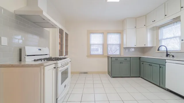 $2,200 | 1013 Merrillville Road, Crown Point, IN 46307