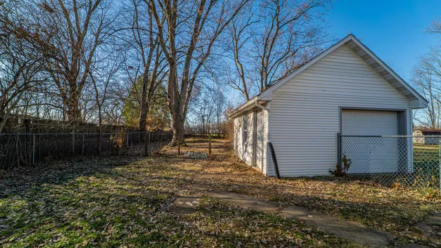 $2,200 | 1013 Merrillville Road, Crown Point, IN 46307