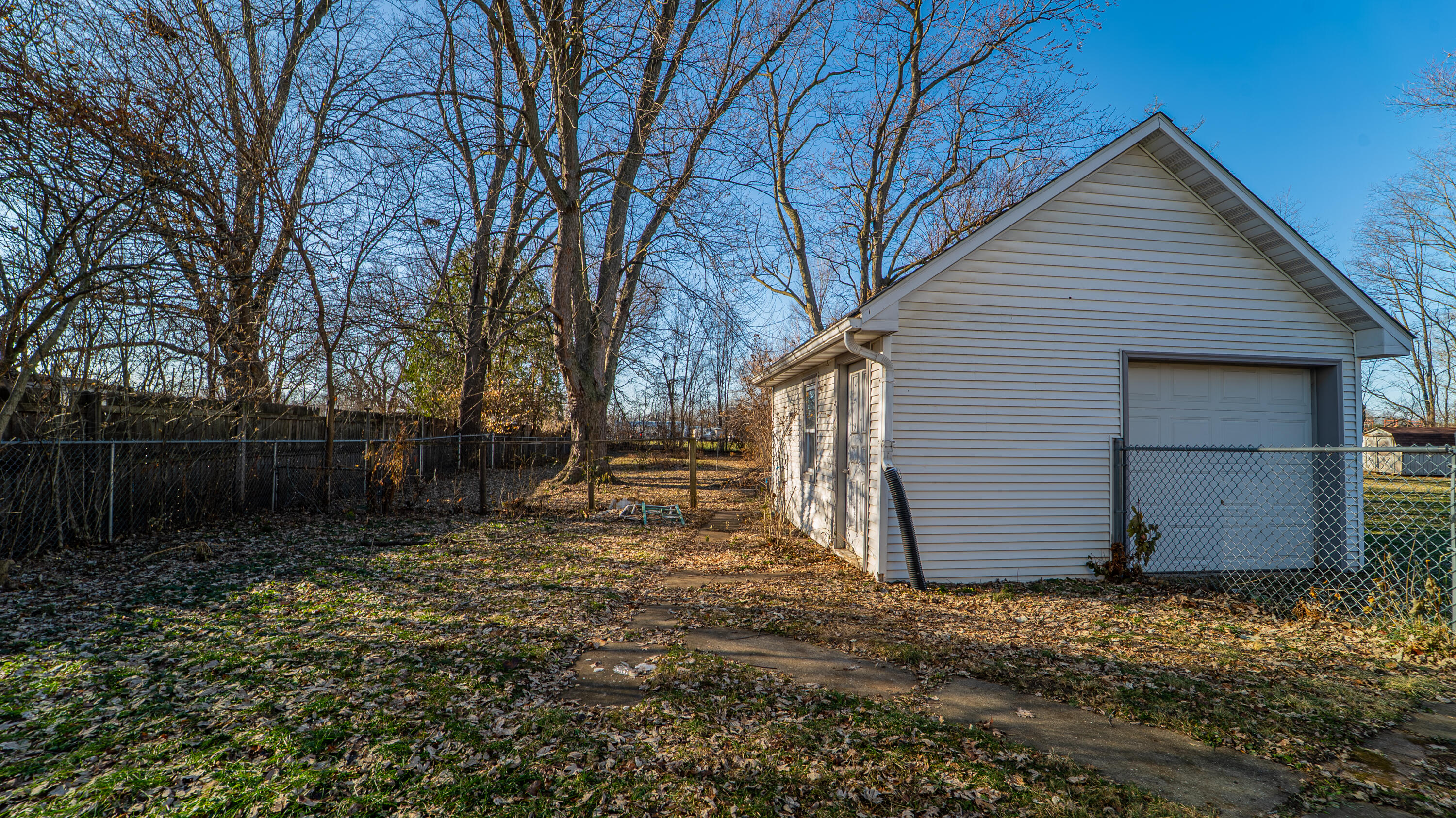 1013 Merrillville Road Crown Point, IN 46307 - Photo 35 of 36 a backyard of a house