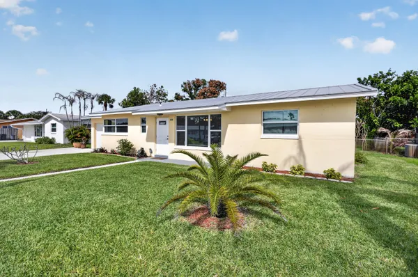 $559,000 | 19035 Southeast Southgate Drive, Jupiter, FL 33469
