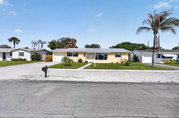 $559,000 | 19035 Southeast Southgate Drive, Jupiter, FL 33469