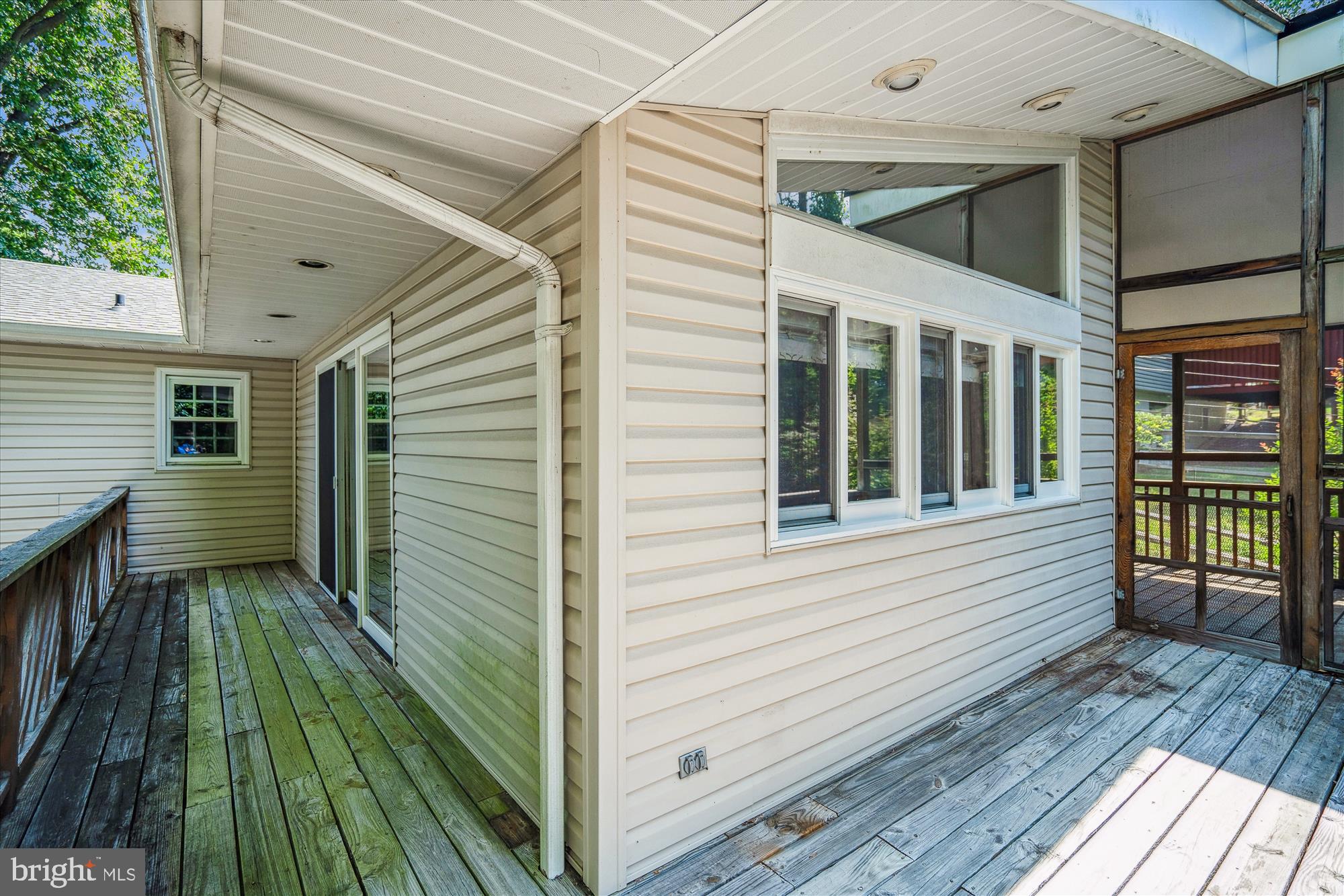 4642 Roundhill Road Ellicott City, MD 21043 - Photo 25 of 29 Deck