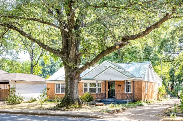 $199,900 | 830 Colonial Road, Memphis, TN 38117
