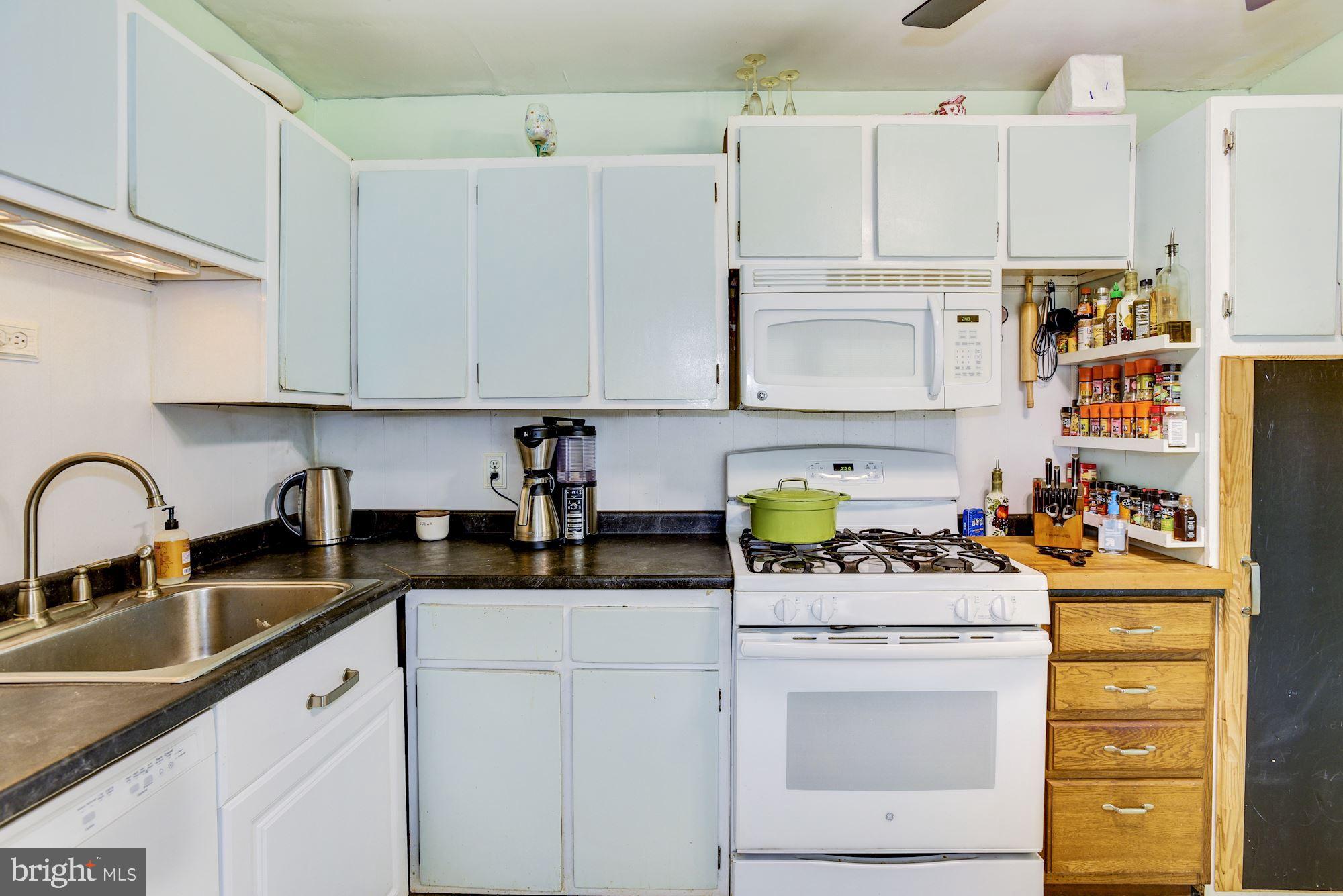 205 Ivy Road Beverly, NJ 08010 - Photo 12 of 34