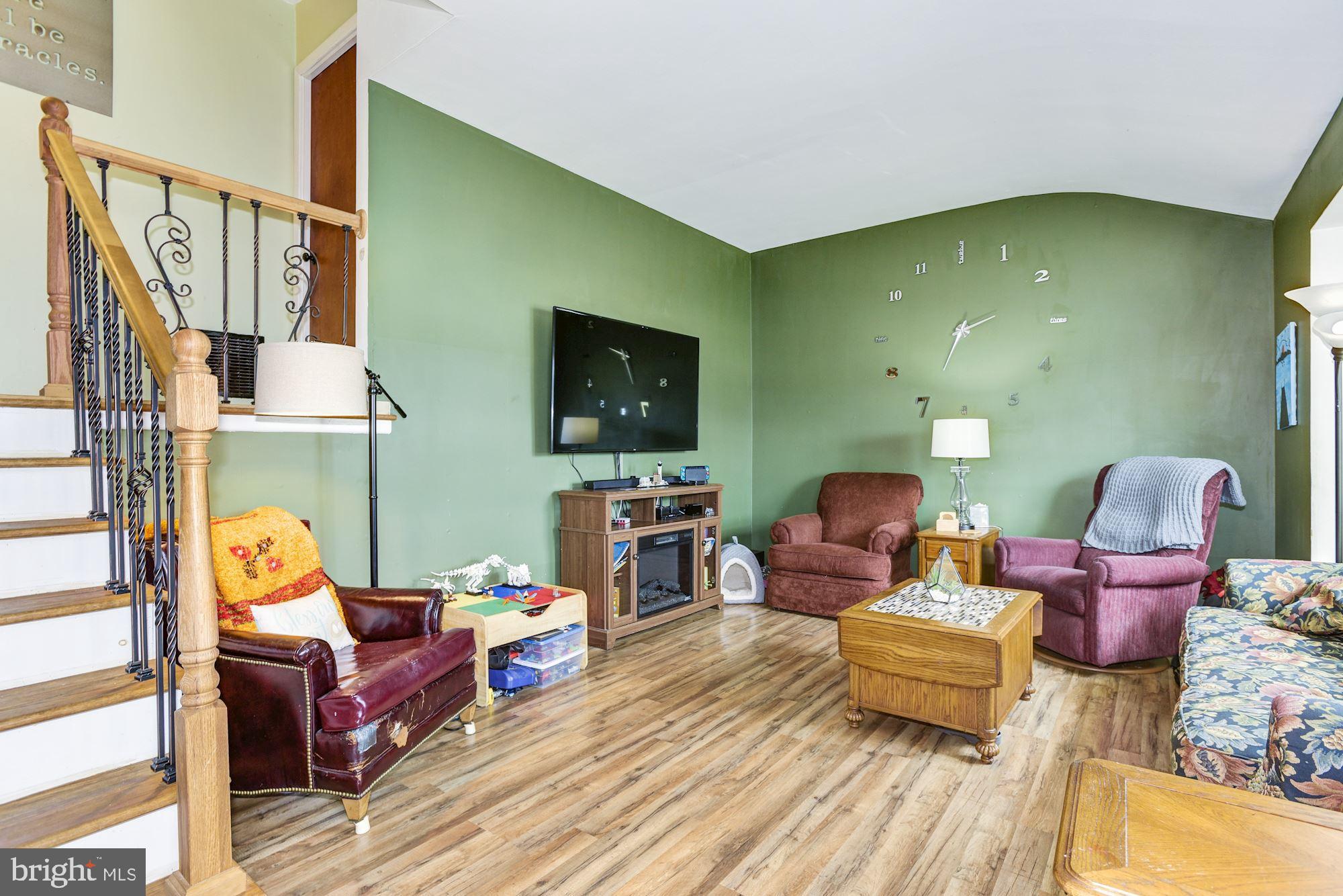 205 Ivy Road Beverly, NJ 08010 - Photo 3 of 34