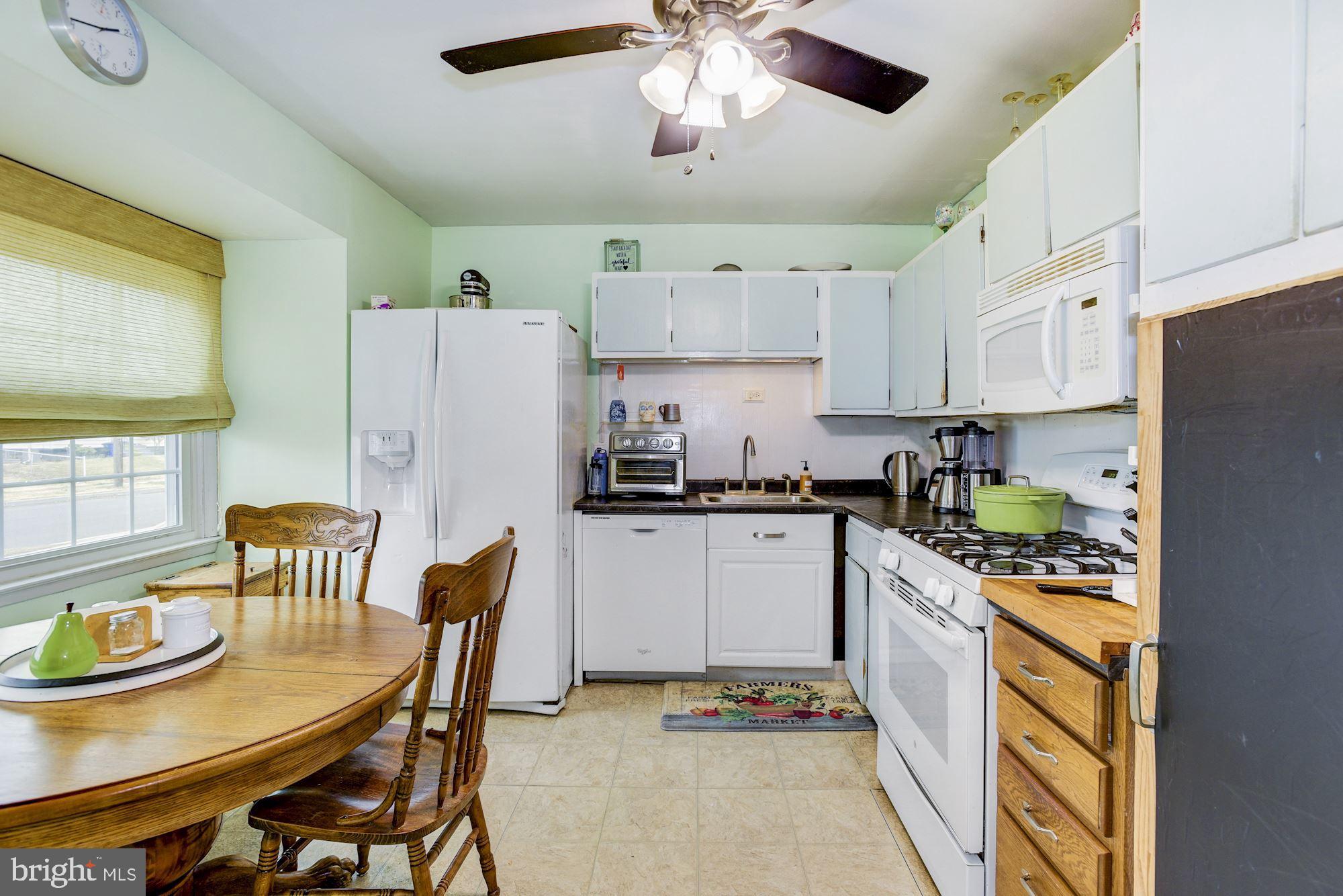 205 Ivy Road Beverly, NJ 08010 - Photo 8 of 34