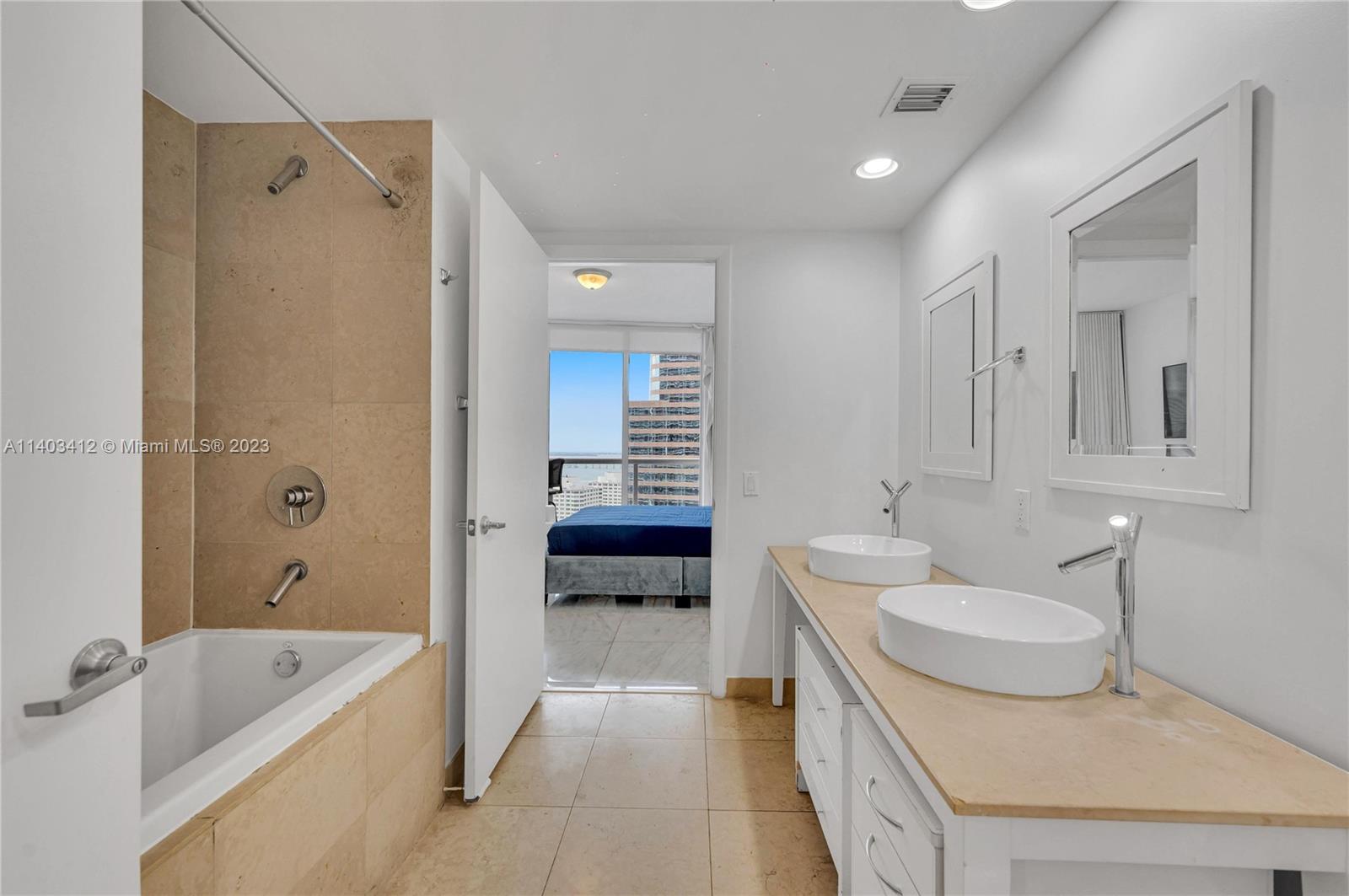 485 Brickell Avenue, Unit 2709 Miami, FL 33131 - Photo 20 of 22