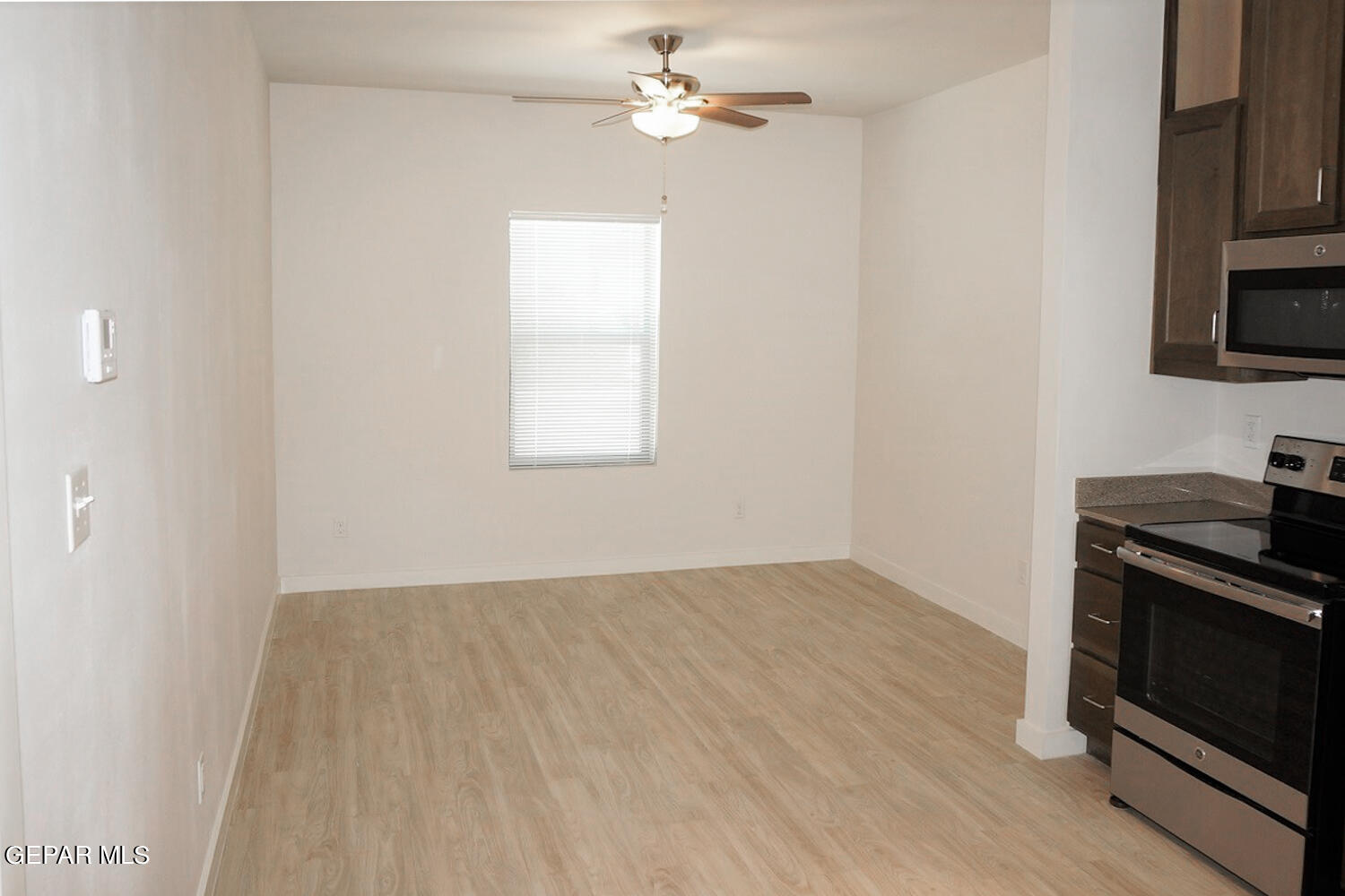 1061 Ranger Street, Unit 10 El Paso, TX 79907 - Photo 5 of 13 4. Dining Area