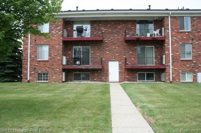 409 West Highland Road, Unit B6 Howell, MI 48843 - Photo 3 of 11 Back of Condo