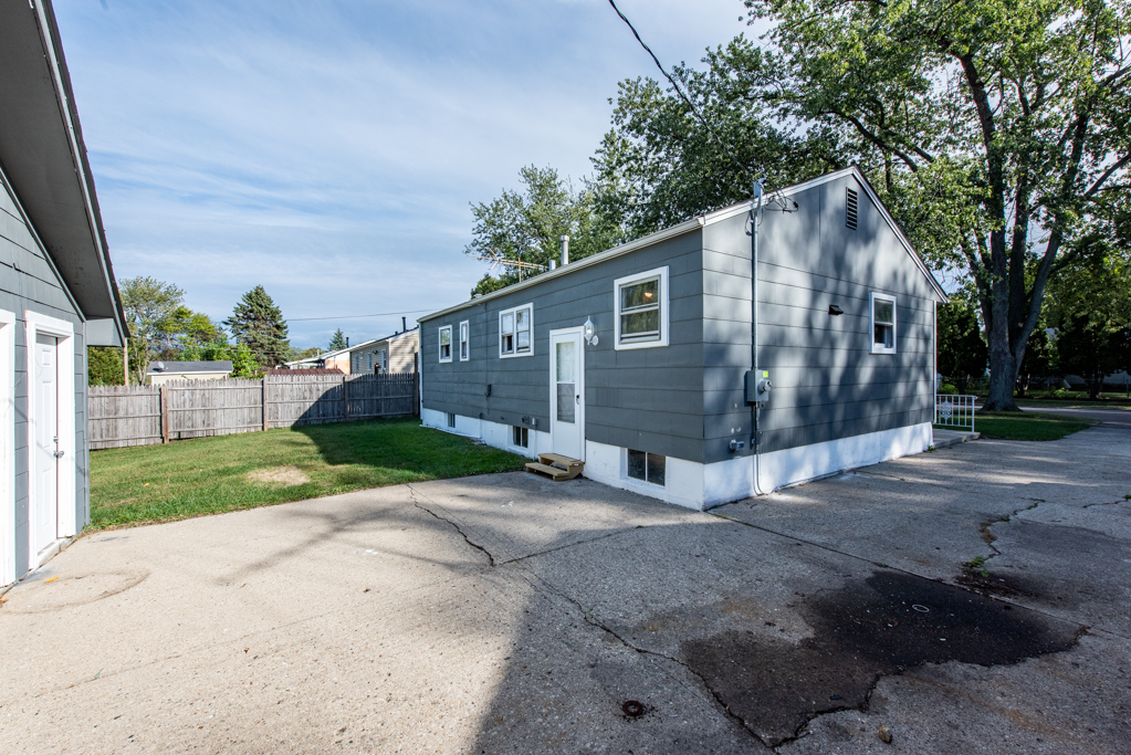 1636 Rice Street Waukegan, IL 60087 - Photo 21 of 26 a backyard of a house with lots of green space