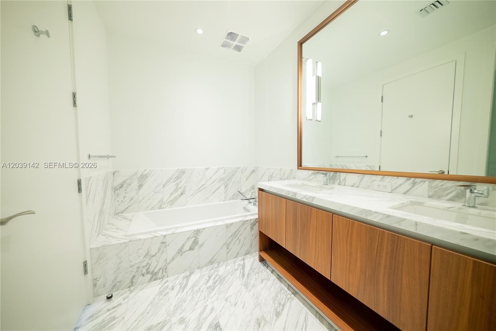 175 Southeast 25th Road, Unit 702 Miami, FL 33129 - Photo 8 of 30 a bathroom with a bathtub and a sink