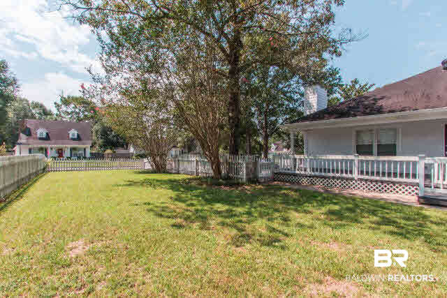 3151 Wellborne Drive West Mobile, AL 36695 - Photo 4 of 22 Beautiful Backyard/ White Picket Fence