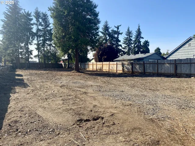 a view of a backyard of the house