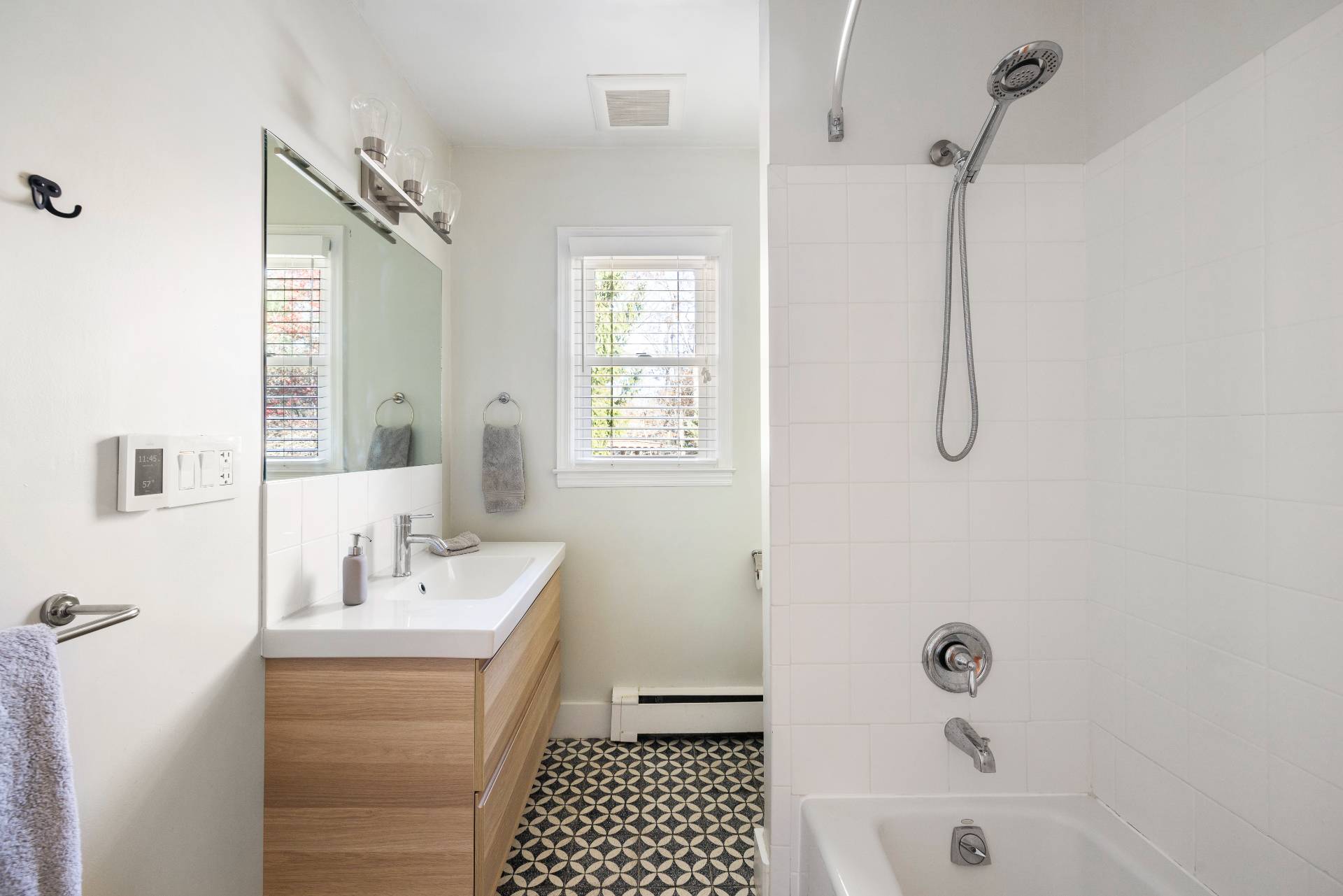 27 Sandra Road East Hampton, NY 11937 - Photo 11 of 15 Gallery Image 11