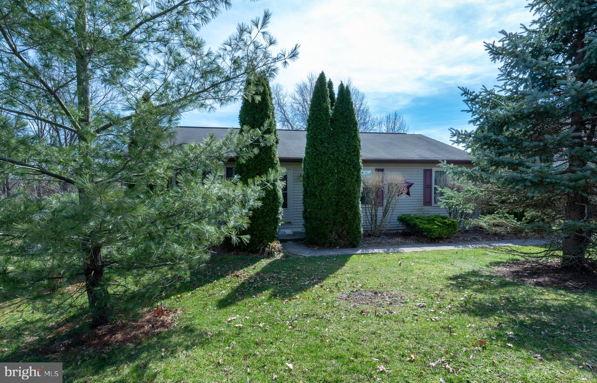 131 Boxwood Road Manchester, PA 17345 - Photo 2 of 26 Gallery Image 2