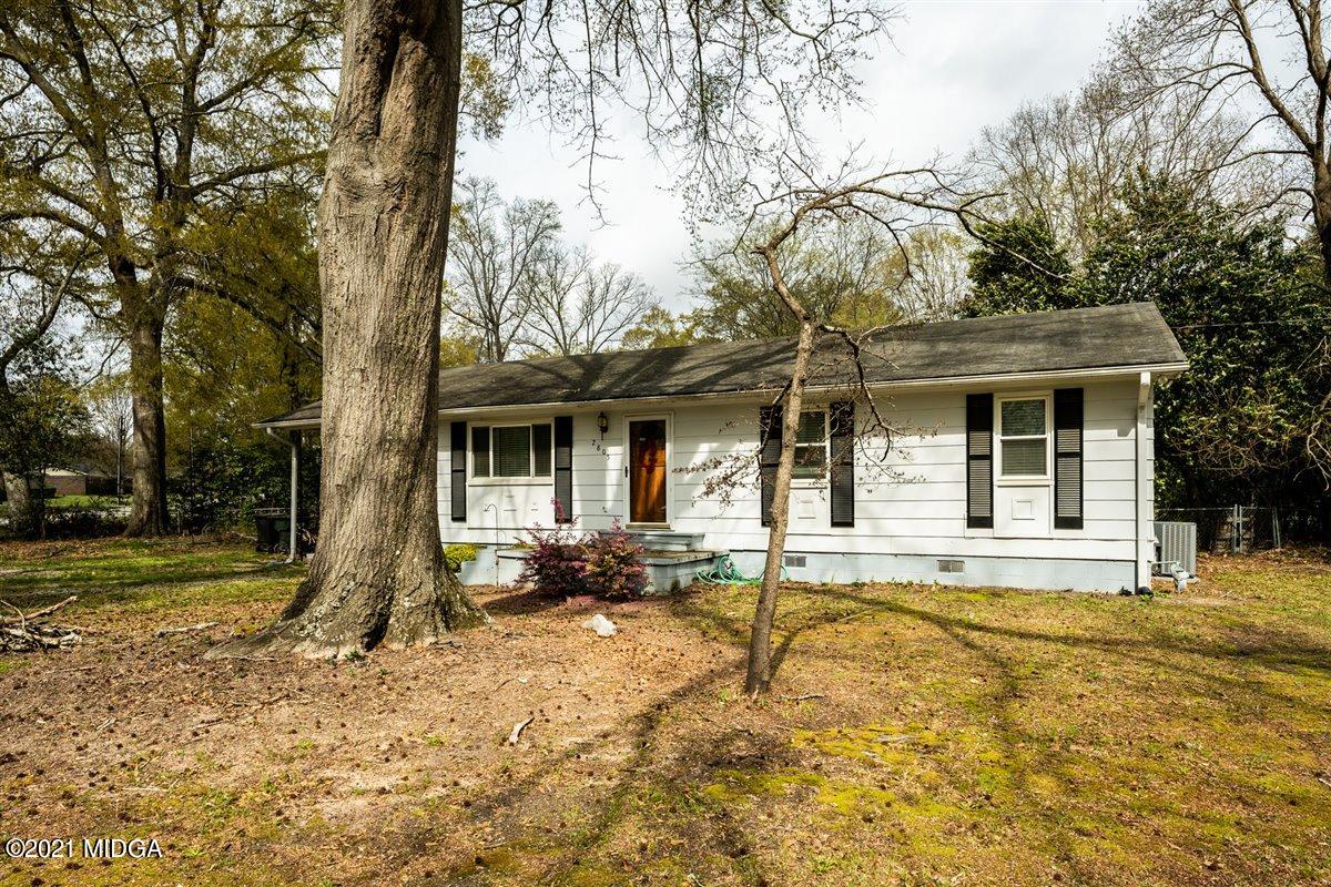2805 South Estates Road Macon, GA 31216 - Photo 2 of 17 a front view of a house with a yard