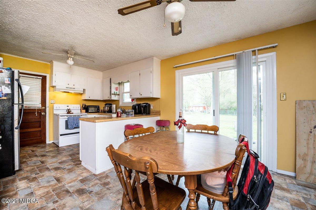 2805 South Estates Road Macon, GA 31216 - Photo 6 of 17 a open dining room with stainless steel appliances a dining table and chairs