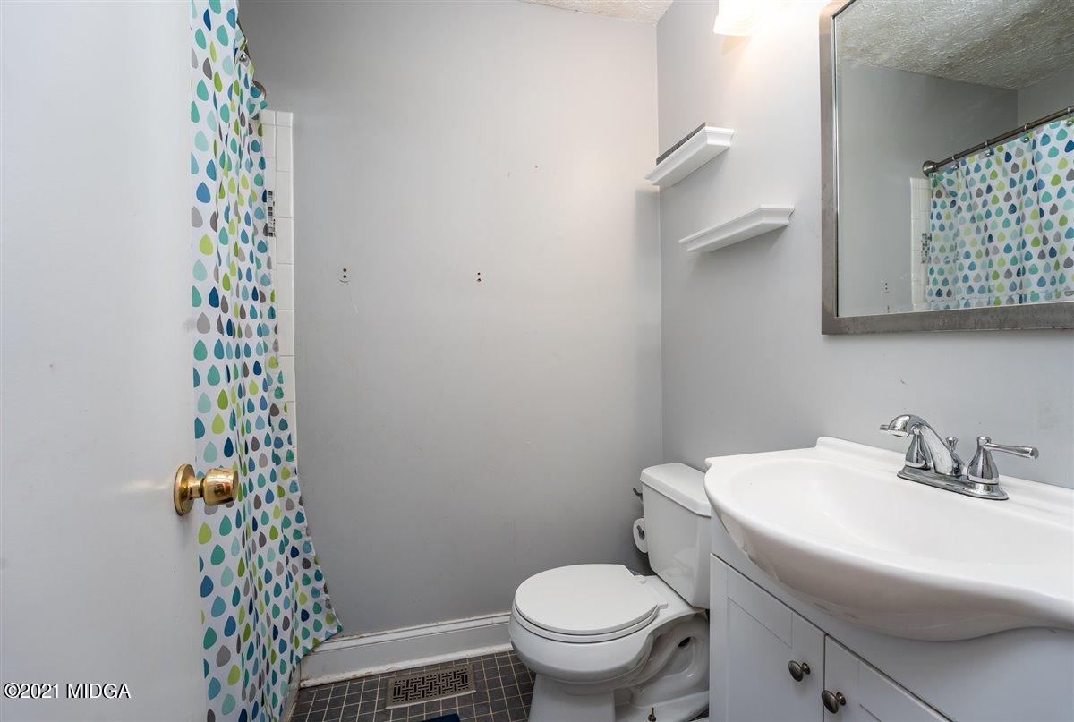 2805 South Estates Road Macon, GA 31216 - Photo 9 of 17 a bathroom with a sink toilet and a mirror