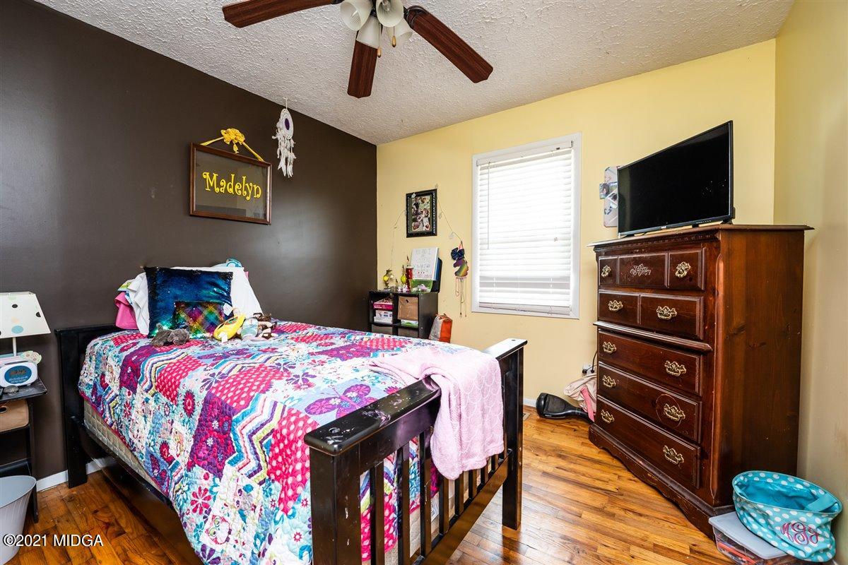 2805 South Estates Road Macon, GA 31216 - Photo 10 of 17 a bedroom with a bed and flat screen tv