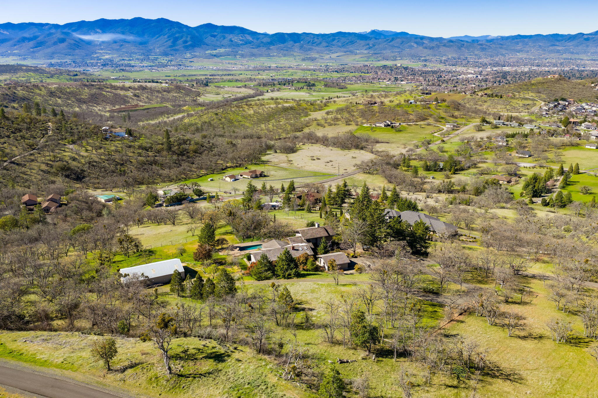 6023 Hillcrest Road Medford, OR 97504 - Photo 5 of 74 5