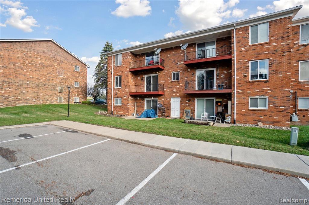 507 West Highland Road, Unit D9 Howell, MI 48843 - Photo 26 of 27 Gallery Image 26