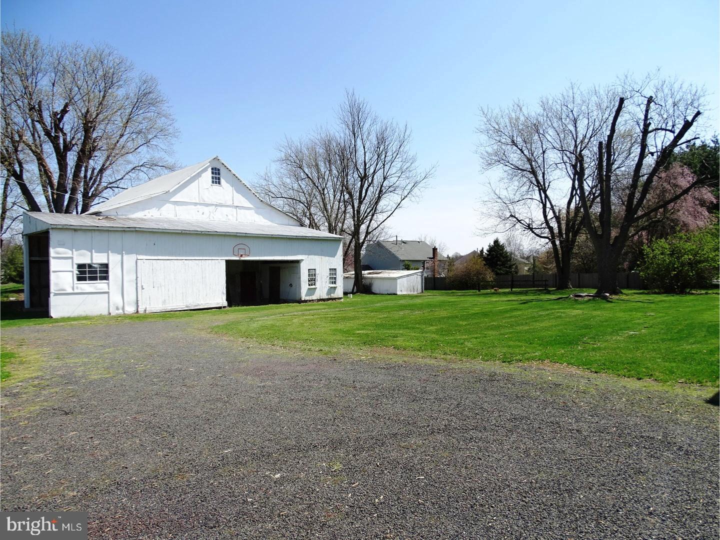 536 Heacock Road Yardley, PA 19067 - Photo 19 of 25 Driveway