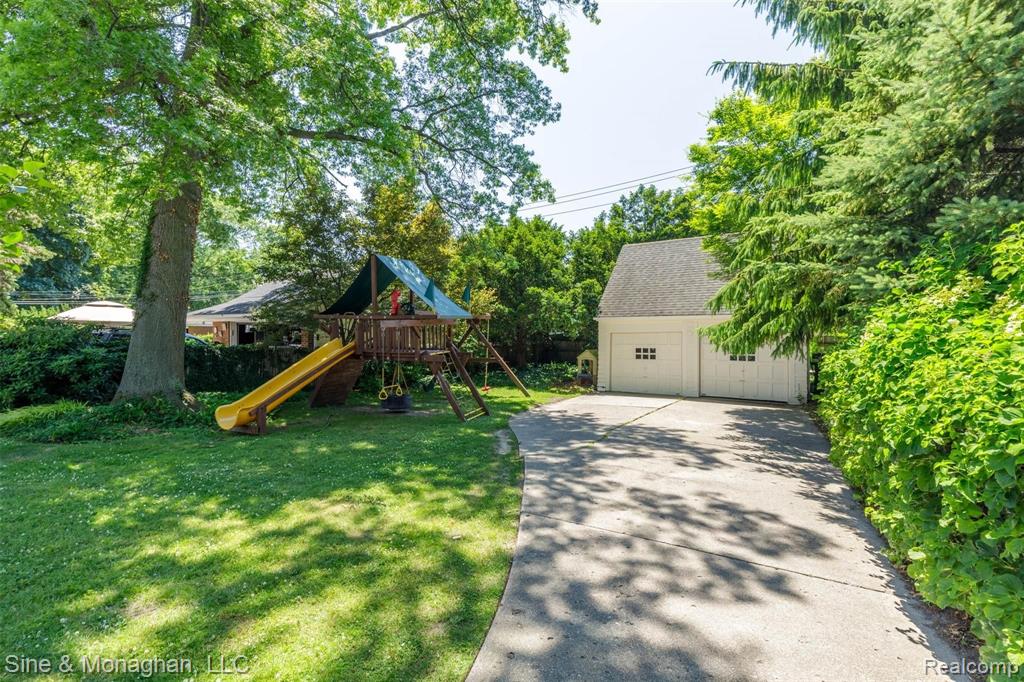 591 Fisher Road Grosse Pointe, MI 48230 - Photo 33 of 35