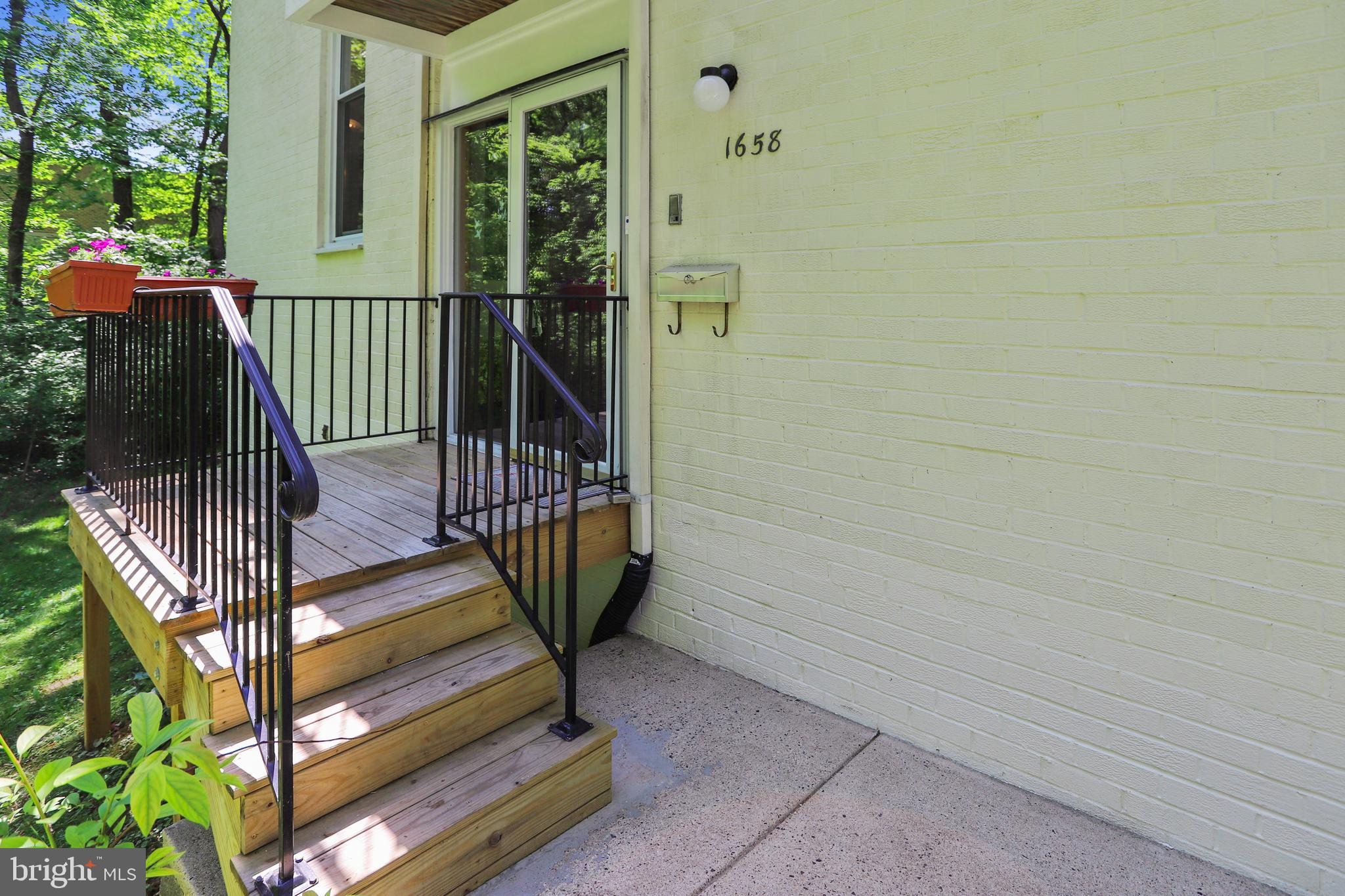 1658 Wainwright Drive Reston, VA 20190 - Photo 10 of 103 Front Entrance