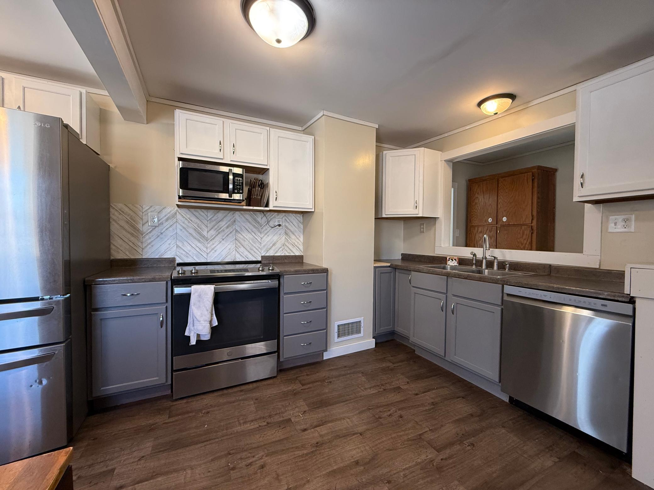 301 4th Street Southwest Pine Island, MN 55963 - Photo 7 of 14