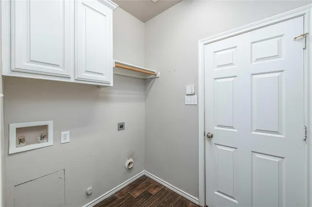 $2,900 | 2010 Marie Weldon Lane, Arlington, TX 76001