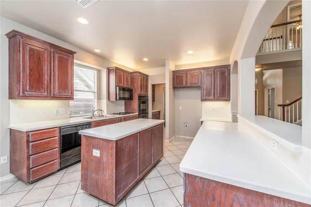 $2,900 | 2010 Marie Weldon Lane, Arlington, TX 76001