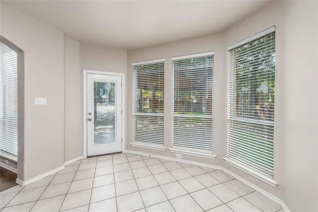 $2,900 | 2010 Marie Weldon Lane, Arlington, TX 76001