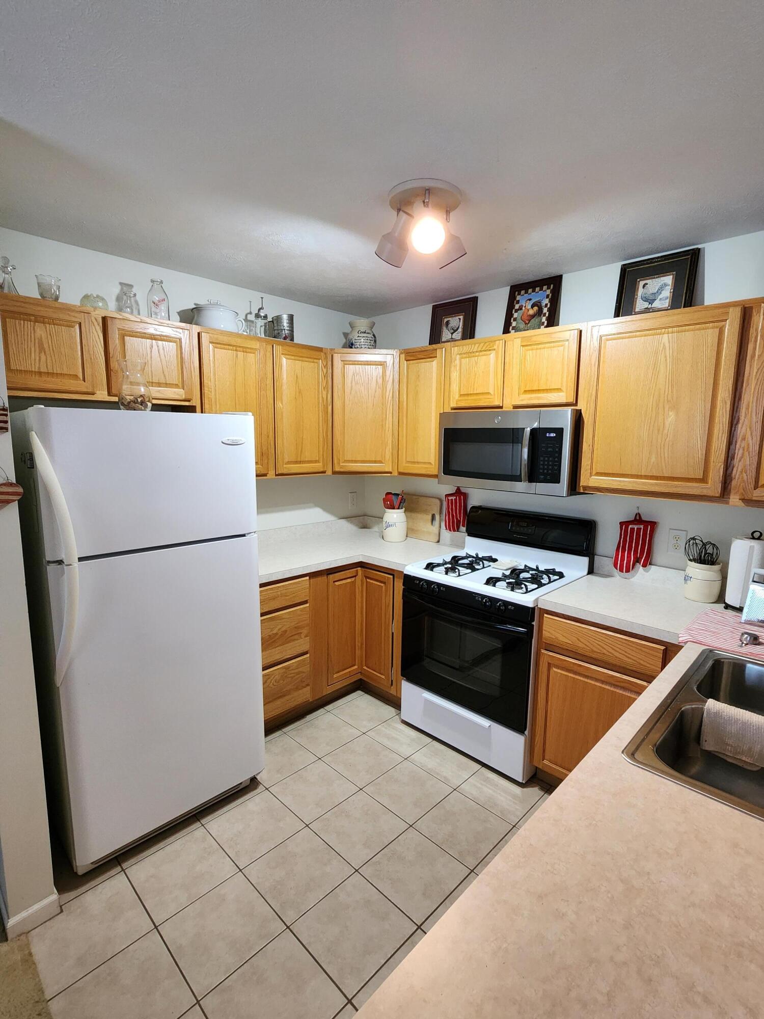 1295 North Whitehall Road, Unit 23 Muskegon, MI 49445 - Photo 13 of 35 Kitchen