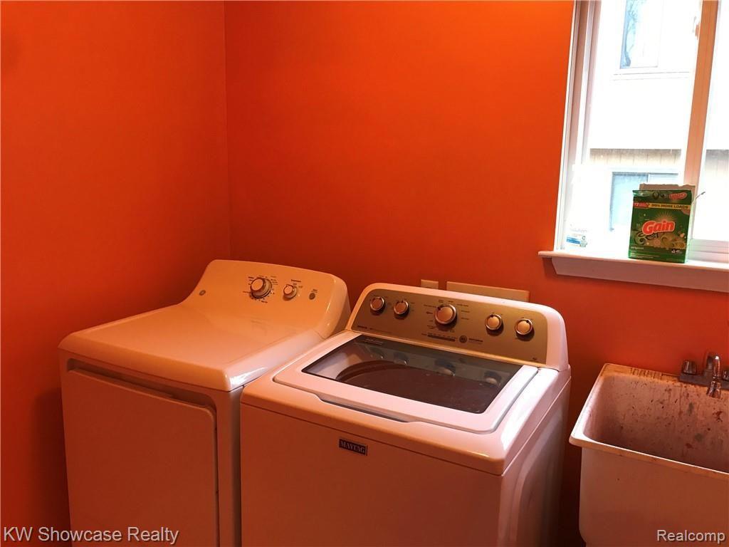 2366 Highfield Road Waterford, MI 48329 - Photo 26 of 26 Highfield laundry new.jpg