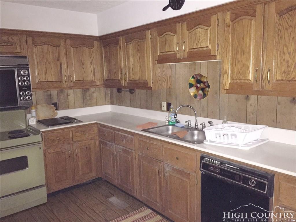 102 Shagbark Road Beech Mountain, NC 28604 - Photo 5 of 17 Gallery Image 5