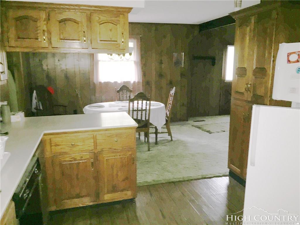 102 Shagbark Road Beech Mountain, NC 28604 - Photo 7 of 17 Gallery Image 7
