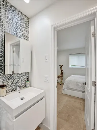 $8,252 | 1201 Washington Street, Hollywood, FL 33019