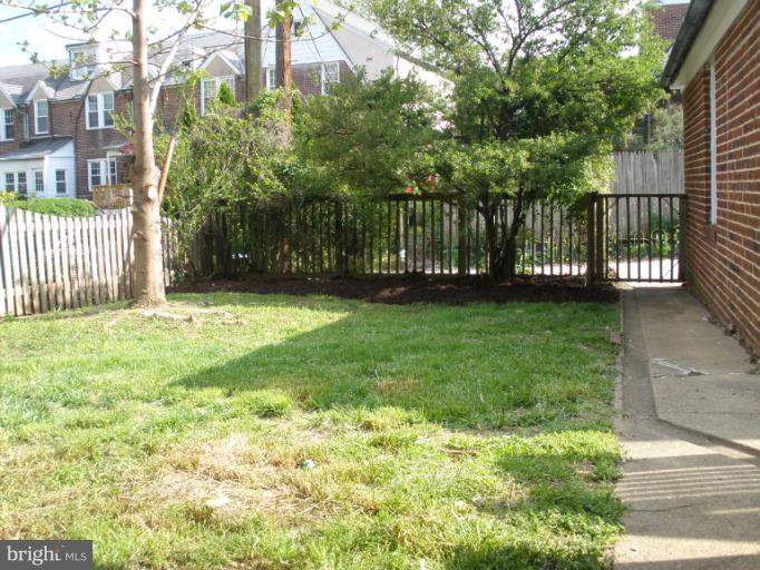 321 Dunkirk Road Baltimore, MD 21212 - Photo 15 of 30 a view of a backyard with a garden