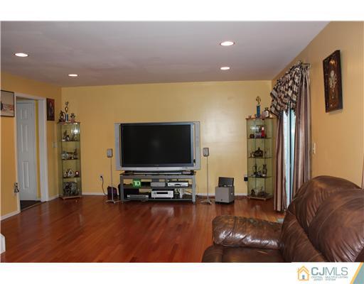 18 Snowflake Lane Edison, NJ 08820 - Photo 3 of 16