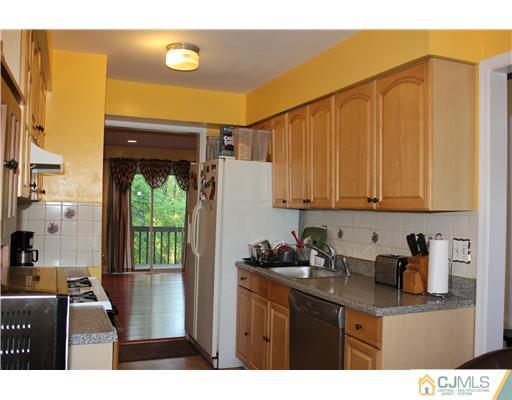 18 Snowflake Lane Edison, NJ 08820 - Photo 6 of 16