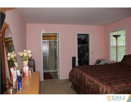 18 Snowflake Lane Edison, NJ 08820 - Photo 9 of 16