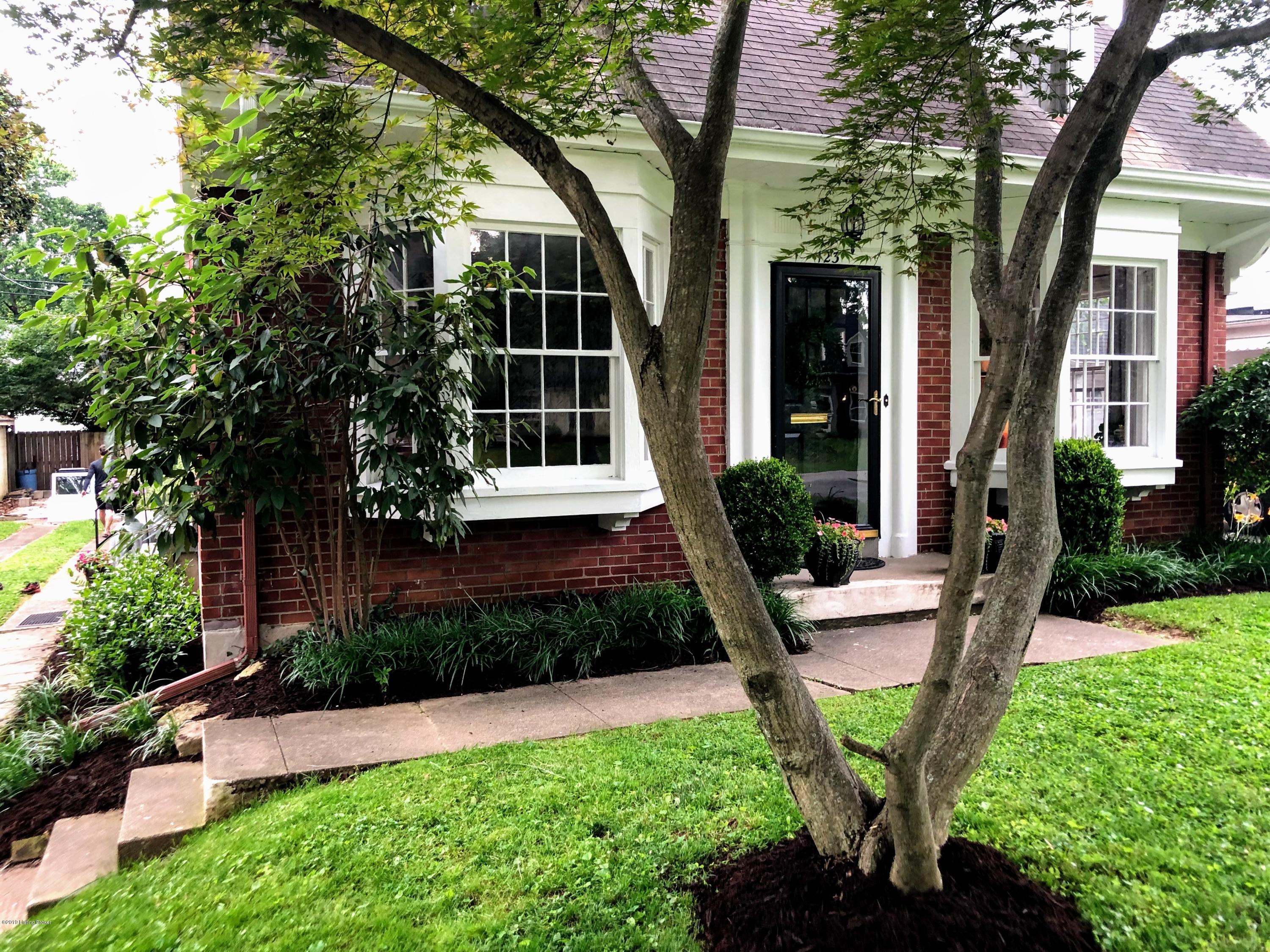 123 Don Allen Road Louisville, KY 40207 - Photo 26 of 34 Careful landscaping ....