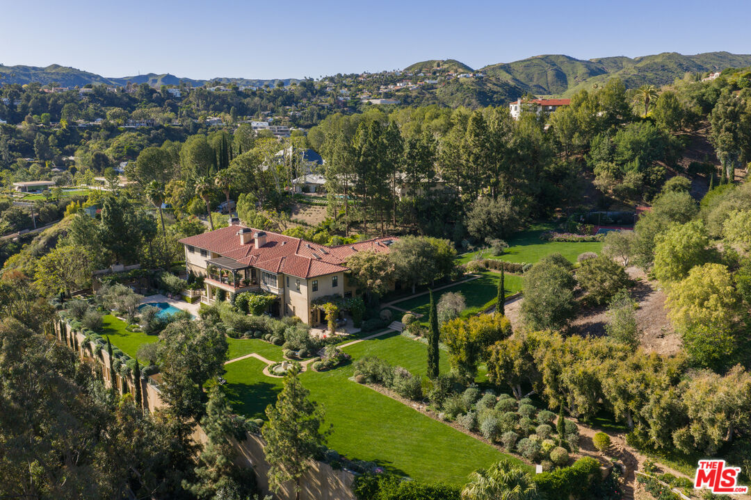 13058 Rivers Road Los Angeles, CA 90049 - Photo 2 of 16
