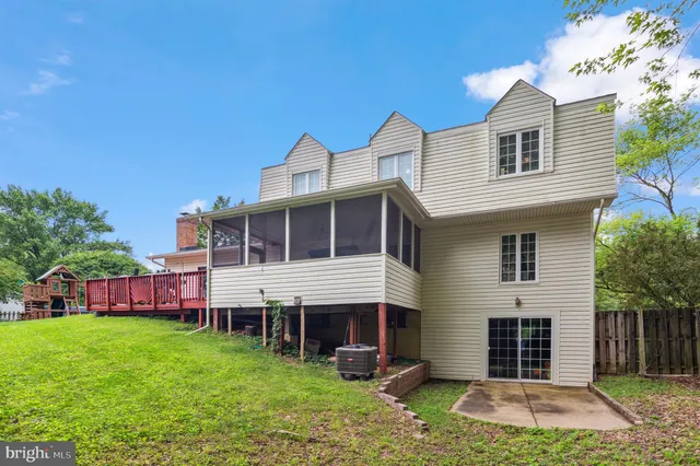 a view of a house with backyard and a tree