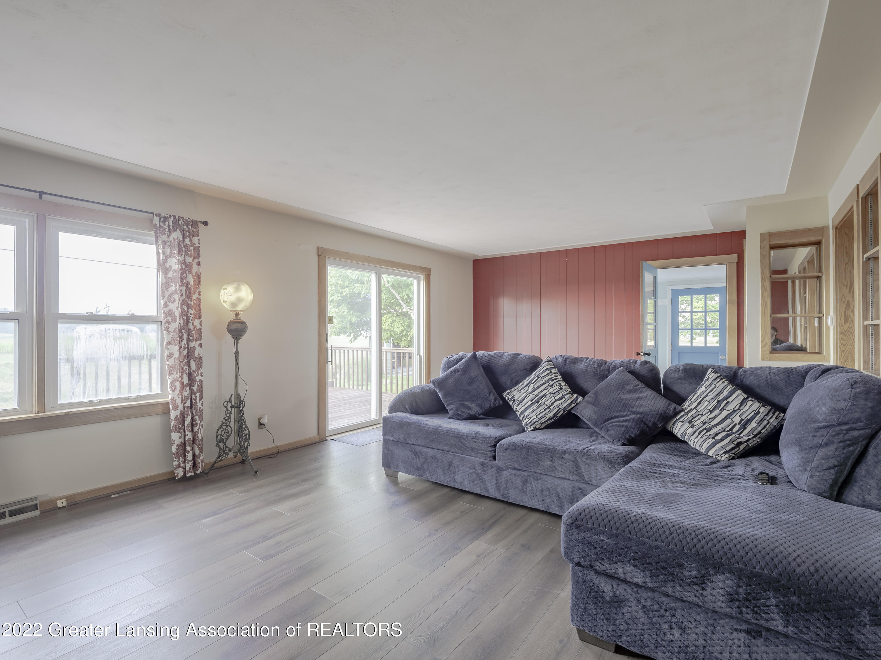 6521 West Howe Road Dewitt, MI 48820 - Photo 4 of 50 6521_Howe_Rd_022-HDR